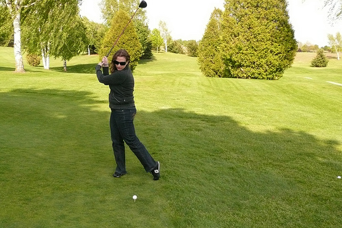 Jessica playing golf